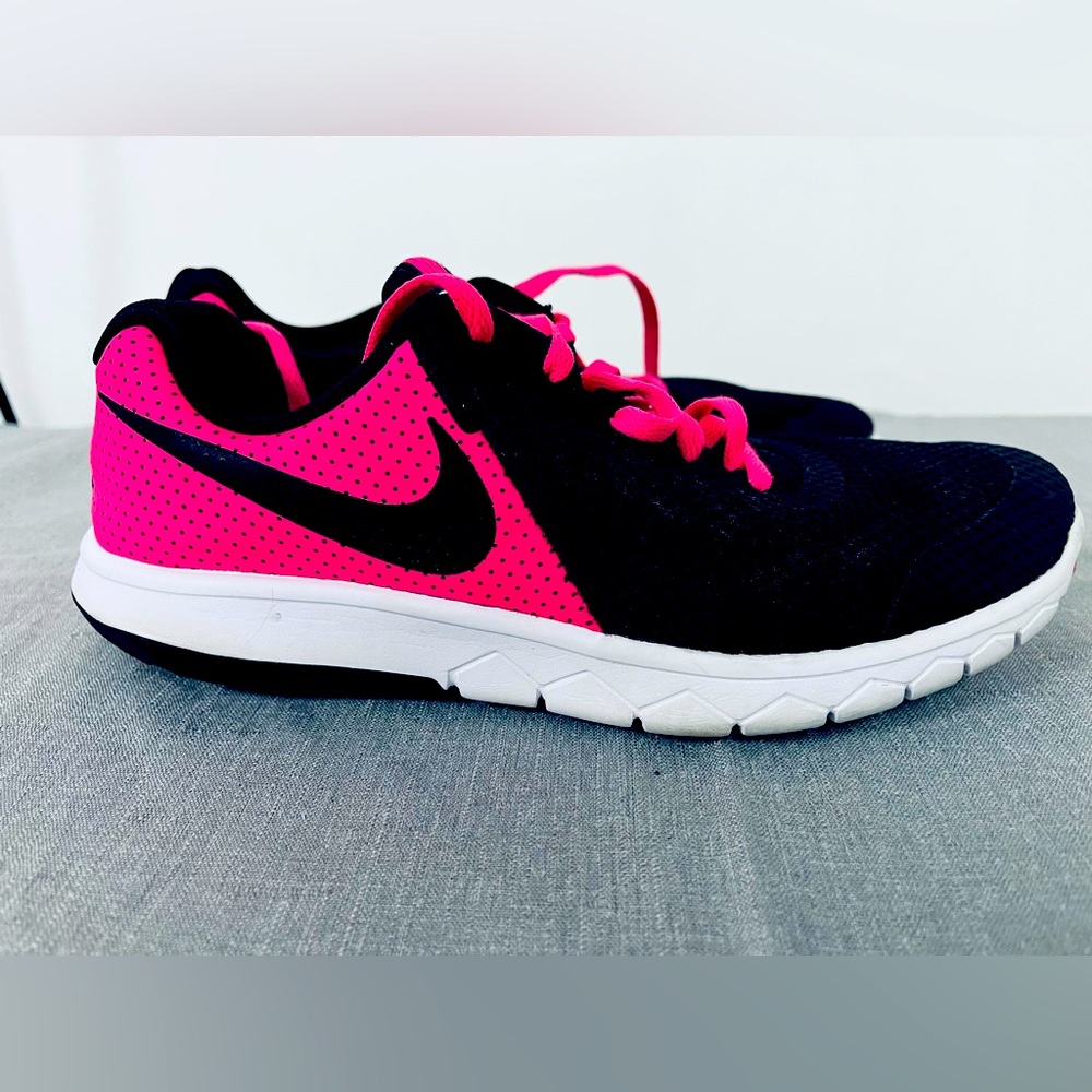 Like new Nike flex experience running show youth5Y or women7